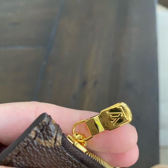 Louis Vuitton Pouch - Picture 6 of 7